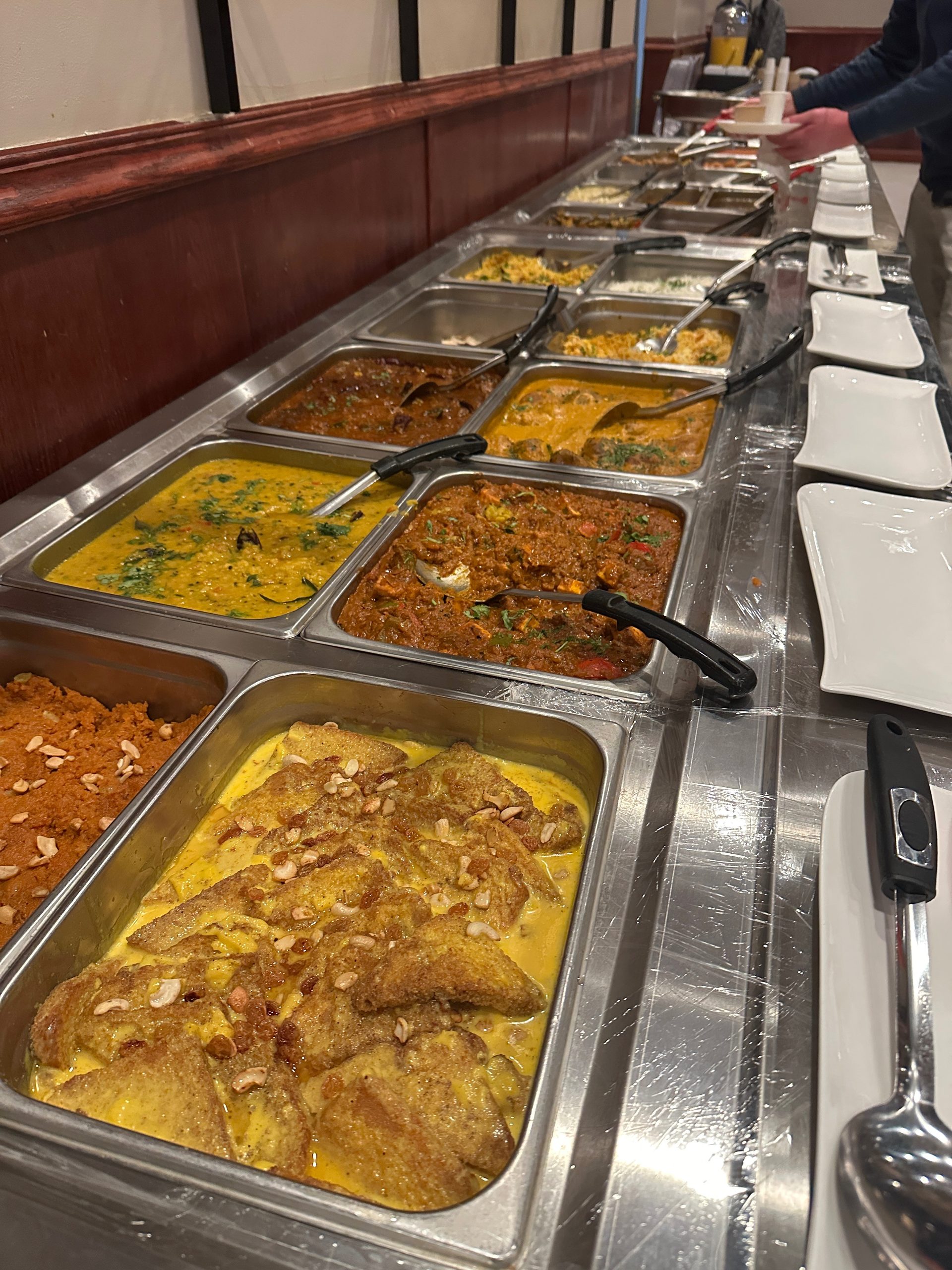 Dishes That Rotate, Flavors That Stay